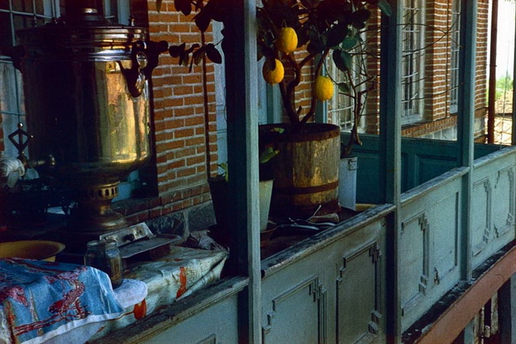 Шеки, айван, самовар. Фото Анатолия Сироты, 1985 год